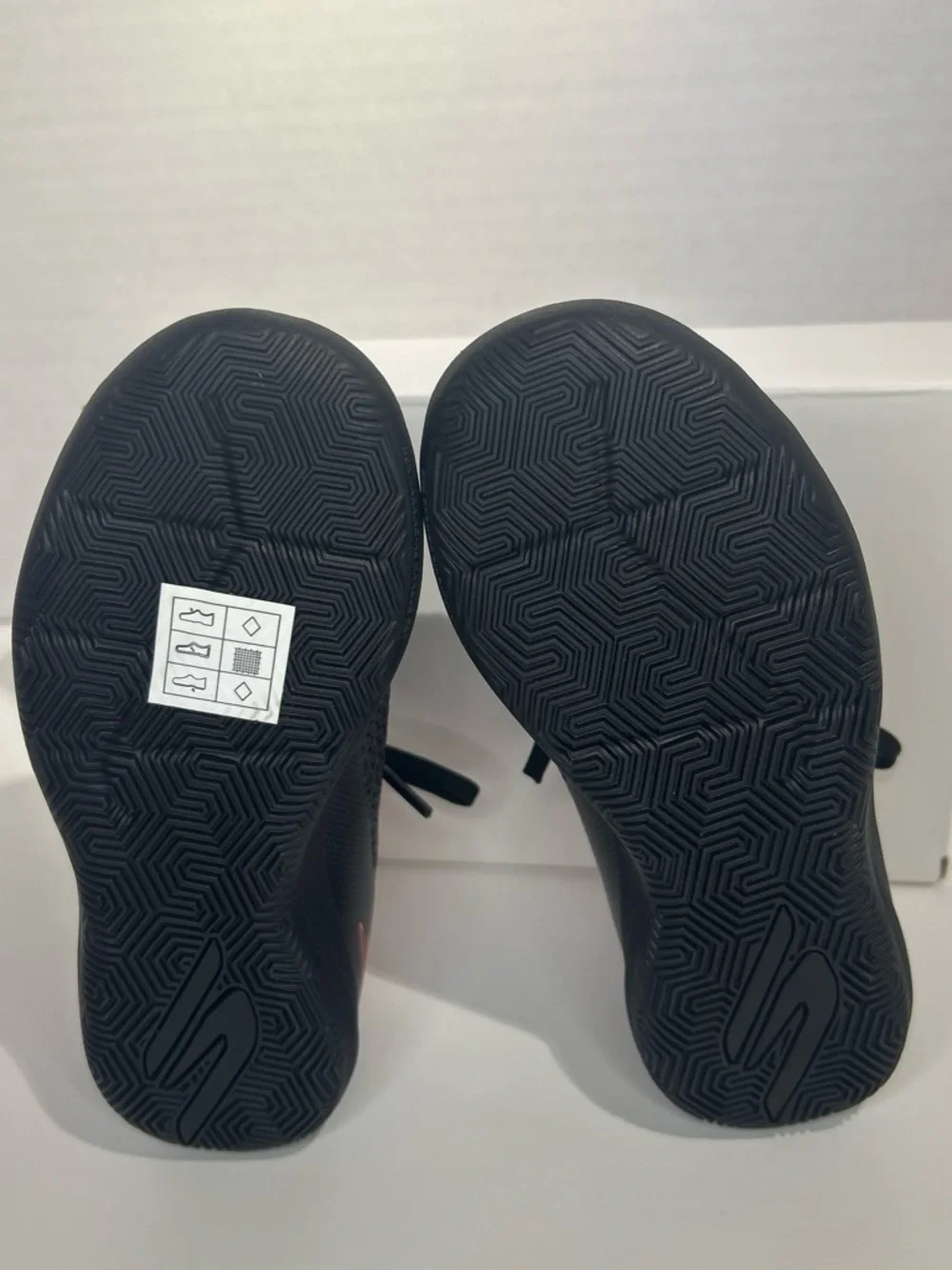 Sketchers SKX_2 Jr youth IC indoor soccer shoes size 11 NEW